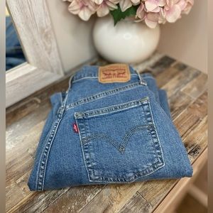 Levi's® Women's High Rise Taper Jeans | Size: 28